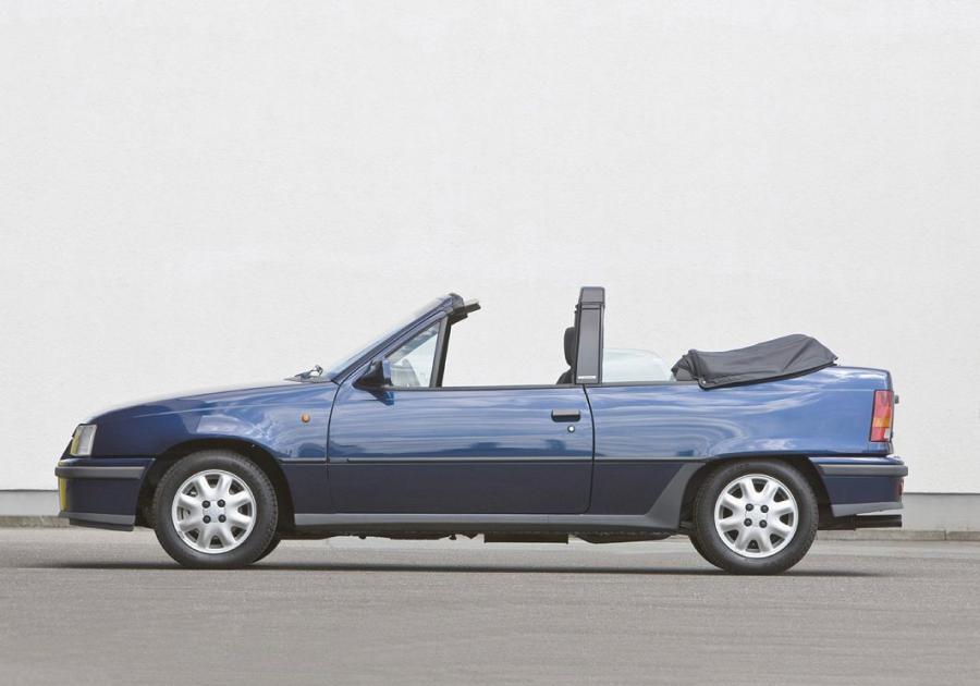  Opel Kadett E 1984 года  (фото 11 из 22)